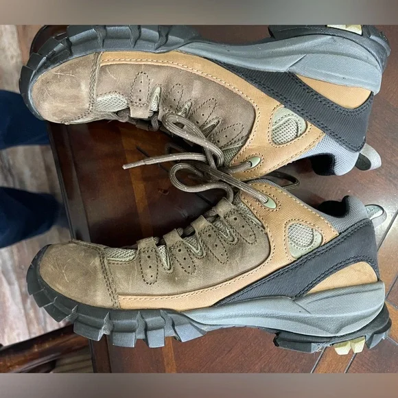 Vasque Vibram Leather Hiking Shoes Womens size 8.5 - Picture 1 of 7